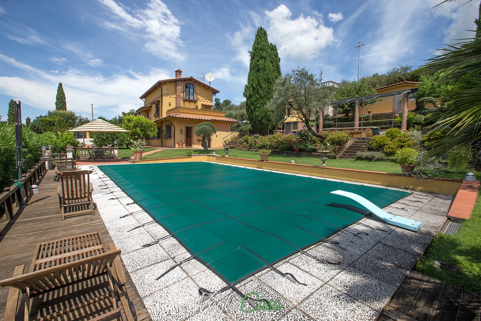 Castelnuovo Magra – Villa con vista panoramica e piscina